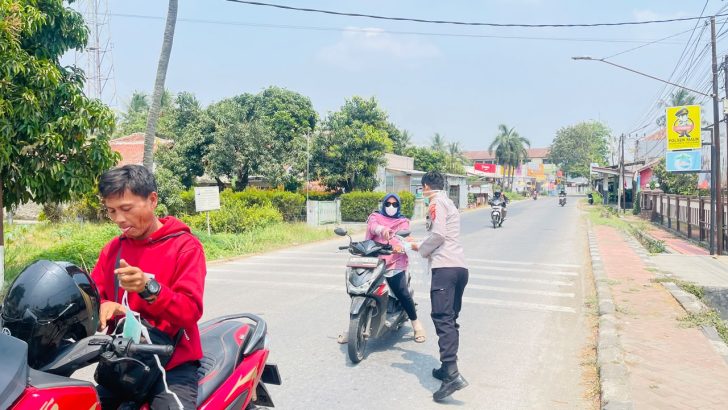 Polsek Mauk Gelar Patroli Dialogis, Imbau Masyarakat Gunakan Masker Antisipasi Abu Vulkanik