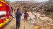Cegah Kebakaran Sampah, Personel Polsek Mauk Bersama Damkar Lakukan Pembasahan di TPA Jatiwaringin