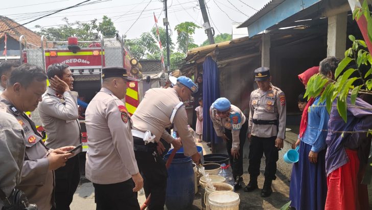 Polresta Tangerang Peduli Warga, 3.000 Liter Air Bersih Disalurkan ke Sindang Panon