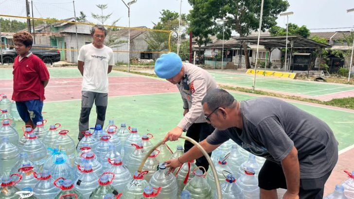 Dari Polisi untuk Warga, Sipropam Salurkan Bantuan Air Bersih