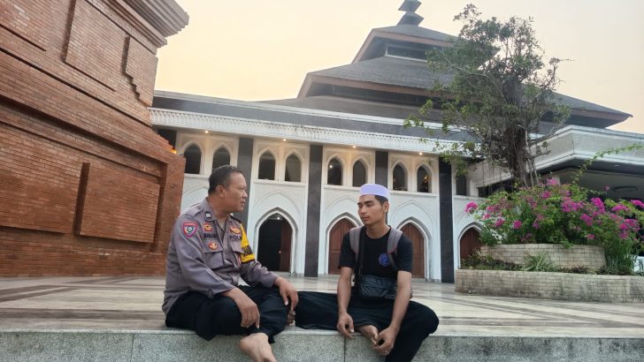 Kehabisan Bekal Saat Hendak Pulang, Polisi Bantu Santri hingga Stasiun Pasar Lama