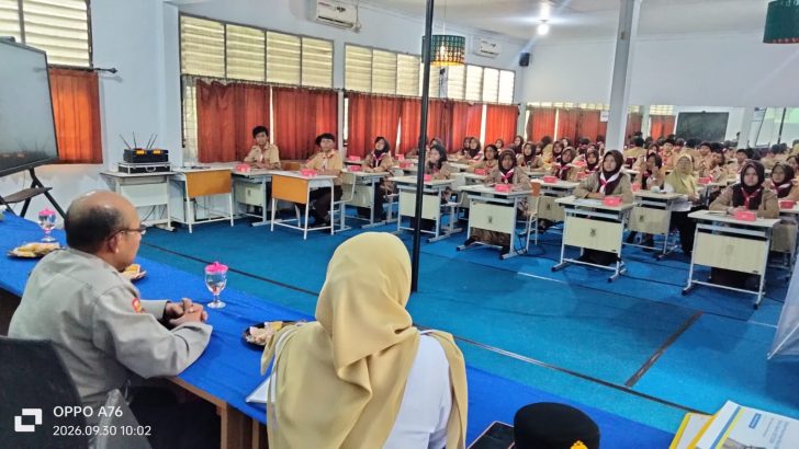 Sambangi Dua SMPN di Tigaraksa, Personel Polresta Tangerang Sosialisasikan Pendaftaan SPMB SMAKemala Taruna Bhayangkara