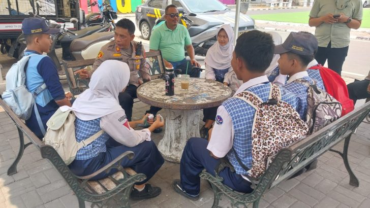 Dukung Kemajuan Generasi Muda, Kapolsek Mauk Gelar Program “Poldik” Polisi Peduli Pendidikan