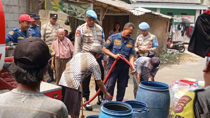 Sipropam Tebar Kepedulian, Air Bersih untuk Warga Cisereh