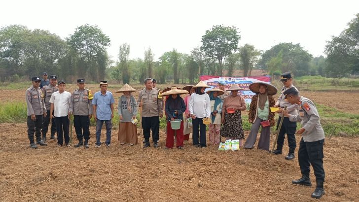 POLSEK TIGARAKSA BERSAMA WARGA DESA JAMBE LAKSANAKAN PENANAMAN JAGUNG HIBRIDA KUARTAL IV TAHUN 2026 DALAM RANGKA MENDUKUNG KETAHANAN PANGAN