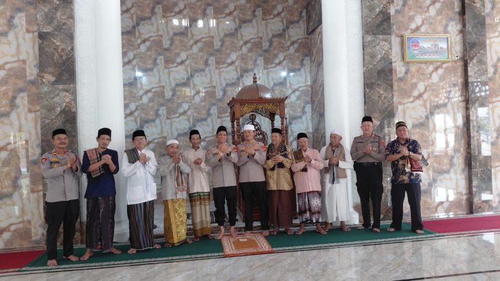 POLSEK TIGARAKSA LAKSANAKAN IBADAH JUMAT KELILING DAN SAMBANG TOKOH AGAMA DI MASJID JAMI’ ISMATUL HASANAH