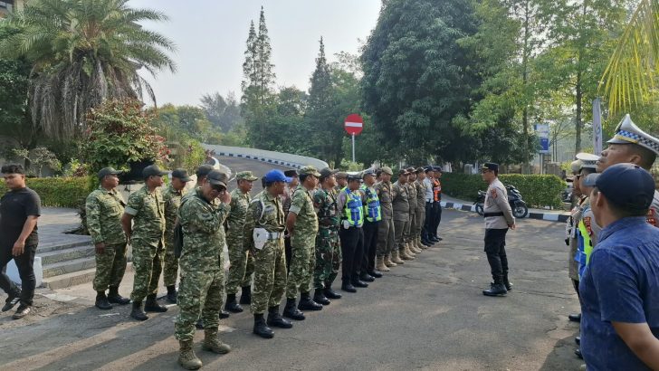 KAPOLSEK TIGARAKSA PIMPIN APEL PENGAMANAN EVENT KNPI DRAG BIKE DI KAWASAN PEMKAB TANGERANG