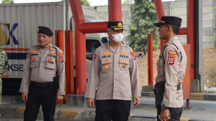 Polresta Tangerang Gelar Patroli Skala Besar di Stasiun KA dan Gerbang Tol